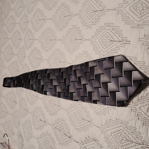 Tie - Picture 3 of 4